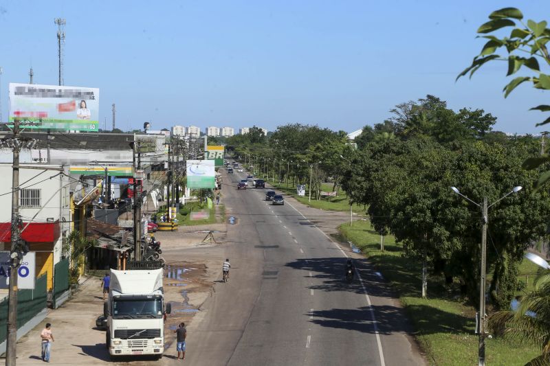 Cotidiano - Praça Matriz de Marituba, região metropolitana de Belém <div class='credito_fotos'>Foto: Alex Ribeiro / Ag. Pará | <a href='/midias/2020/originais/6316_95709283-9276-12a0-20f2-9db0843f3fae.jpg' download><i class='fa-solid fa-download'></i> Download</a></div>