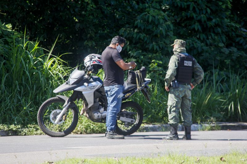 Fiscalização Av. João Paulo II - Lockdown <div class='credito_fotos'>Foto: Marcelo Seabra / Ag. Pará | <a href='/midias/2020/originais/6317_6fab8084-c3d0-2fe9-70e0-985b94362676.jpg' download><i class='fa-solid fa-download'></i> Download</a></div>