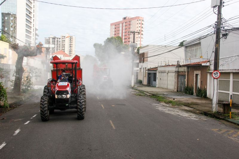 Estado promove 11 º Dia de desinfecção contra covid-19 pelos bairros de Belém. <div class='credito_fotos'>Foto: Marcelo Seabra / Ag. Pará | <a href='/midias/2020/originais/6322_2c142175-bcf0-7d9e-435b-1546b56e68ee.jpg' download><i class='fa-solid fa-download'></i> Download</a></div>