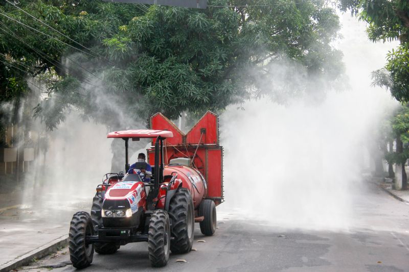 Estado promove 11 º Dia de desinfecção contra covid-19 pelos bairros de Belém. <div class='credito_fotos'>Foto: Marcelo Seabra / Ag. Pará | <a href='/midias/2020/originais/6322_52005e10-ce9d-b9c7-024b-b4ff81965a32.jpg' download><i class='fa-solid fa-download'></i> Download</a></div>