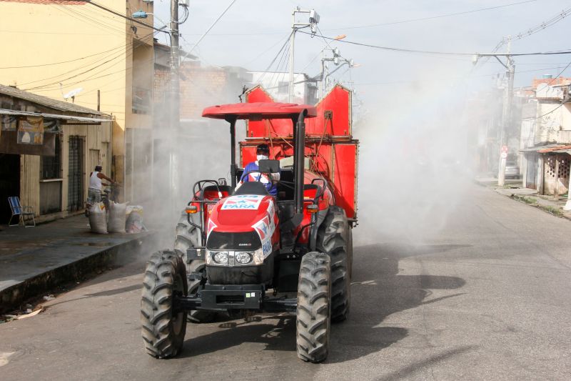 Estado promove 11 º Dia de desinfecção contra covid-19 pelos bairros de Belém. <div class='credito_fotos'>Foto: Marcelo Seabra / Ag. Pará | <a href='/midias/2020/originais/6322_725d2059-961f-f80b-6754-761d68ce71a8.jpg' download><i class='fa-solid fa-download'></i> Download</a></div>