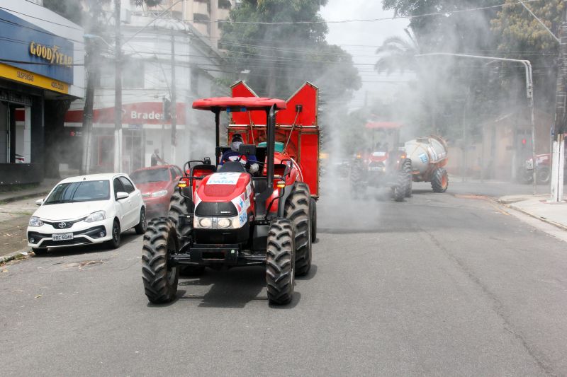 Estado promove 11 º Dia de desinfecção contra covid-19 pelos bairros de Belém. <div class='credito_fotos'>Foto: Marcelo Seabra / Ag. Pará | <a href='/midias/2020/originais/6322_cbe3412f-7cb3-d849-e74d-321a542f05b4.jpg' download><i class='fa-solid fa-download'></i> Download</a></div>