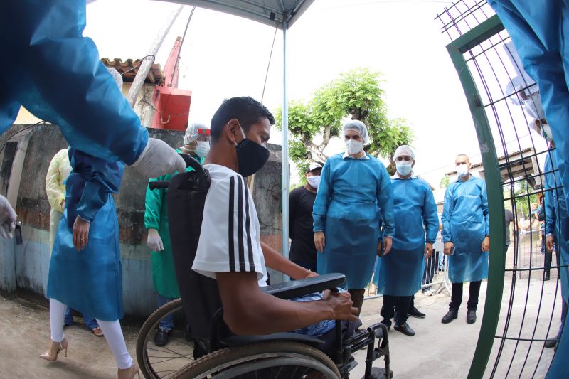 Policlínica itinerante inicia atendimentos em Santo Antônio do Tauá <div class='credito_fotos'>Foto: Marco Santos / Ag. Pará | <a href='/midias/2020/originais/6329_d7095a8c-6a6e-4a7e-81db-d014e574960f.jpg' download><i class='fa-solid fa-download'></i> Download</a></div>