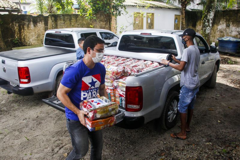 Moradores da Cabanagem recebem 200 cestas de alimentos por meio do Terpaz <div class='credito_fotos'>Foto: Marcelo Seabra / Ag. Pará | <a href='/midias/2020/originais/6330_1fd16ee8-c576-0bfd-c4df-fe2c36e9d29f.jpg' download><i class='fa-solid fa-download'></i> Download</a></div>