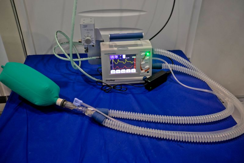 Pará conta com mais 50 novos respiradores para tratamento de pacientes com coronavírus. <div class='credito_fotos'>Foto: Marco Santos / Ag. Pará | <a href='/midias/2020/originais/6343_0da7f616-b082-4b30-baee-09390ce7b4a4.jpg' download><i class='fa-solid fa-download'></i> Download</a></div>
