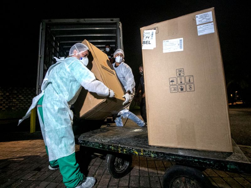 Pará conta com mais 50 novos respiradores para tratamento de pacientes com coronavírus. <div class='credito_fotos'>Foto: Marco Santos / Ag. Pará | <a href='/midias/2020/originais/6343_7512fe1b-8787-1cda-024e-aad60ed8eb21.jpg' download><i class='fa-solid fa-download'></i> Download</a></div>