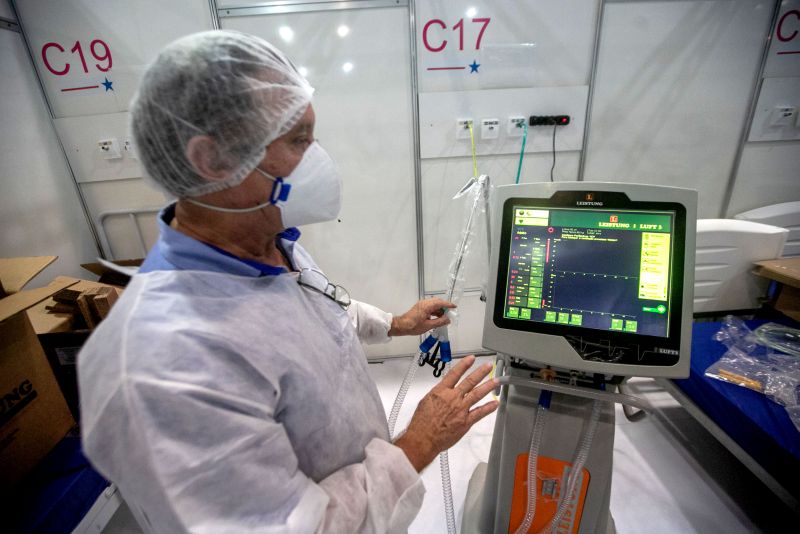 Pará conta com mais 50 novos respiradores para tratamento de pacientes com coronavírus. <div class='credito_fotos'>Foto: Marco Santos / Ag. Pará | <a href='/midias/2020/originais/6343_86603b78-c17a-9619-70f8-64d1727c0b85.jpg' download><i class='fa-solid fa-download'></i> Download</a></div>