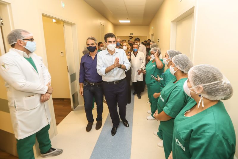 Com seis meses de antecedência, o Governo do Pará abriu nesta quarta-feira (3) o Hospital Regional de Castanhal, na Região Metropolitana de Belém. <div class='credito_fotos'>Foto: Marco Santos / Ag. Pará   |   <a href='/midias/2020/originais/6409_6910e0e2-9659-d6da-1869-0fefb37aee25.jpg' download><i class='fa-solid fa-download'></i> Download</a></div>