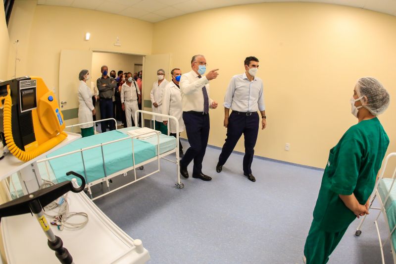 Com seis meses de antecedência, o Governo do Pará abriu nesta quarta-feira (3) o Hospital Regional de Castanhal, na Região Metropolitana de Belém. <div class='credito_fotos'>Foto: Marco Santos / Ag. Pará | <a href='/midias/2020/originais/6409_7f29a961-67a4-4249-8433-9592ec56e7af.jpg' download><i class='fa-solid fa-download'></i> Download</a></div>