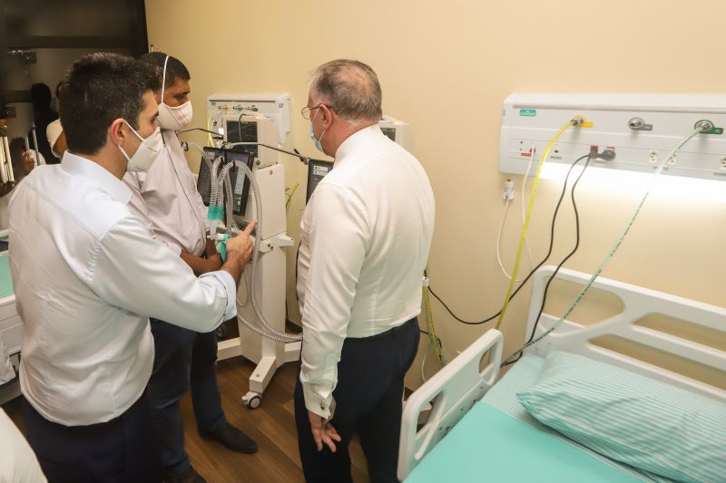 Com seis meses de antecedência, o Governo do Pará abriu nesta quarta-feira (3) o Hospital Regional de Castanhal, na Região Metropolitana de Belém. <div class='credito_fotos'>Foto: Marco Santos / Ag. Pará   |   <a href='/midias/2020/originais/6409_a219c225-3668-e505-961a-8d9f66d14c2e.jpg' download><i class='fa-solid fa-download'></i> Download</a></div>