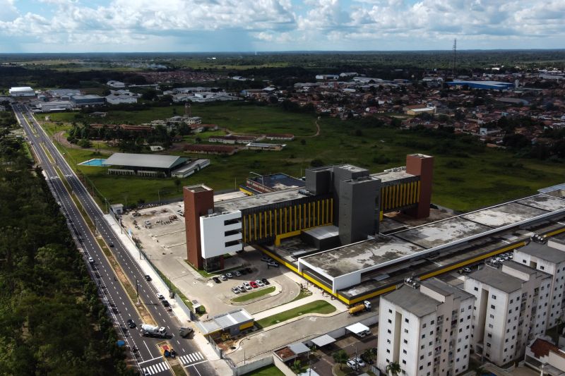 Com seis meses de antecedência, o Governo do Pará abriu nesta quarta-feira (3) o Hospital Regional de Castanhal, na Região Metropolitana de Belém. <div class='credito_fotos'>Foto: Voirdrone / Divulgação | <a href='/midias/2020/originais/6409_b2462ed4-c61c-7141-07ce-d1eb08acd41f.jpg' download><i class='fa-solid fa-download'></i> Download</a></div>