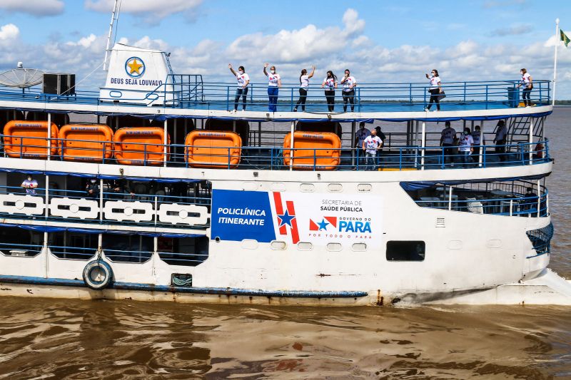 Navio Policlinica itinerante. <div class='credito_fotos'>Foto: Bruno Cecim / Ag.Pará   |   <a href='/midias/2020/originais/6417_221ba85b-8aa3-ce4e-bba0-98c2605b07ca.jpg' download><i class='fa-solid fa-download'></i> Download</a></div>