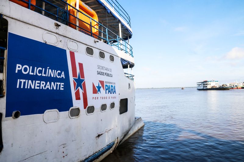 Navio Policlinica itinerante. <div class='credito_fotos'>Foto: Bruno Cecim / Ag.Pará   |   <a href='/midias/2020/originais/6417_317a9c37-9ce8-6df8-08cd-6c8abe8ca482.jpg' download><i class='fa-solid fa-download'></i> Download</a></div>