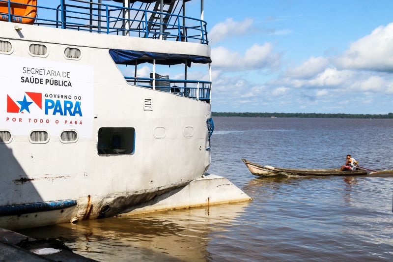 Navio Policlinica itinerante. <div class='credito_fotos'>Foto: Bruno Cecim / Ag.Pará   |   <a href='/midias/2020/originais/6417_fd604e1e-b191-e157-0f9c-832cb503234e.jpg' download><i class='fa-solid fa-download'></i> Download</a></div>