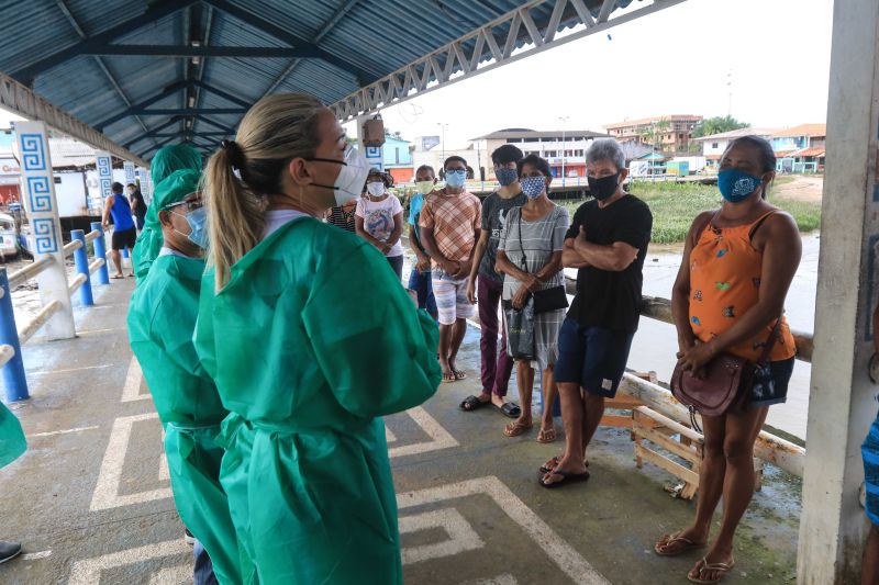 O Governo do Pará iniciou, nesta terça-feira (9), mais uma ação estratégica específica de combate ao novo coronavírus. Um navio da Policlínica Itinerante com estrutura exclusiva de serviços começou a atender moradores do município de Ponta de Pedras, no arquipélago do Marajó. <div class='credito_fotos'>Foto: Jader Paes / Agência Pará   |   <a href='/midias/2020/originais/6420_dc7cc869-df86-9cc7-d073-e1f9d7c62177.jpg' download><i class='fa-solid fa-download'></i> Download</a></div>