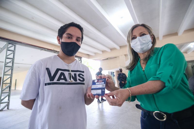 Luciany Furtado e Elieth de Fátima Braga, secretária de estado de educação  <div class='credito_fotos'>Foto: Alex Ribeiro / Ag. Pará   |   <a href='/midias/2020/originais/6430_b2c654d0-8f1d-f50c-4623-3787259671b2.jpg' download><i class='fa-solid fa-download'></i> Download</a></div>