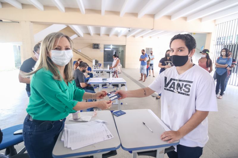 Elieth de Fátima Braga, secretária de estado de educação e Luciany Furtado <div class='credito_fotos'>Foto: Alex Ribeiro / Ag. Pará   |   <a href='/midias/2020/originais/6430_b65fda2f-ee7c-d772-9f4d-f9db2fe3dab5.jpg' download><i class='fa-solid fa-download'></i> Download</a></div>