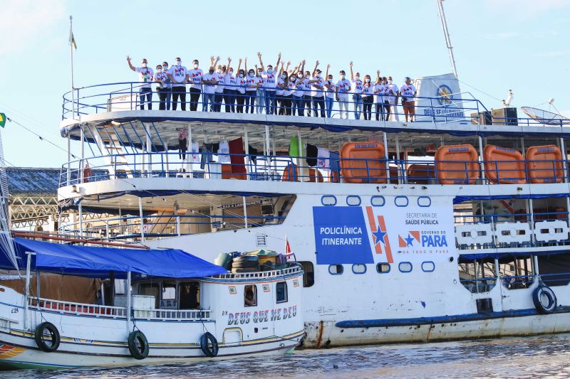 Equipe do navio itinerante <div class='credito_fotos'>Foto: Jader Paes / Agência Pará   |   <a href='/midias/2020/originais/6432_360262e6-3e6d-455d-0521-be9f1b3d7b4a.jpg' download><i class='fa-solid fa-download'></i> Download</a></div>