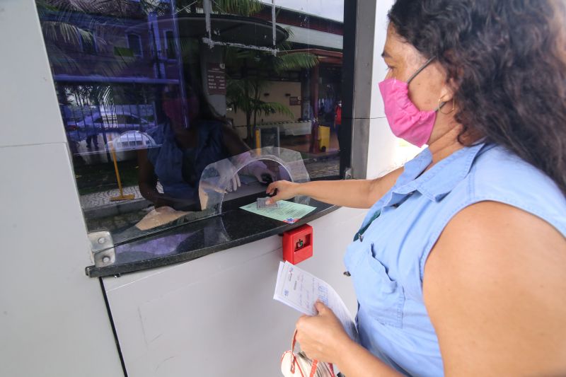 BelÃ©m 20 de junho de 2020, a PolicÃ­nia Intinerante chegou na Escola Ramiro Olavo Ribeiro de Castro, bairrio da guanabara em Ananindeua. <div class='credito_fotos'>Foto: Alex Ribeiro / Ag. Pará   |   <a href='/midias/2020/originais/6438_7785ff5f-e94a-a283-1432-616a626eac77.jpg' download><i class='fa-solid fa-download'></i> Download</a></div>