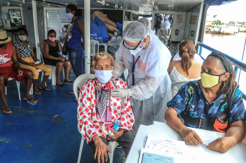 NA FOTO : Dona Oscarina Ribeiro e a filha, dona Dulcineia Ribeiro <div class='credito_fotos'>Foto: Jader Paes / Agência Pará   |   <a href='/midias/2020/originais/6440_d942d4ee-5a23-a446-98f9-9606605f95a2.jpg' download><i class='fa-solid fa-download'></i> Download</a></div>