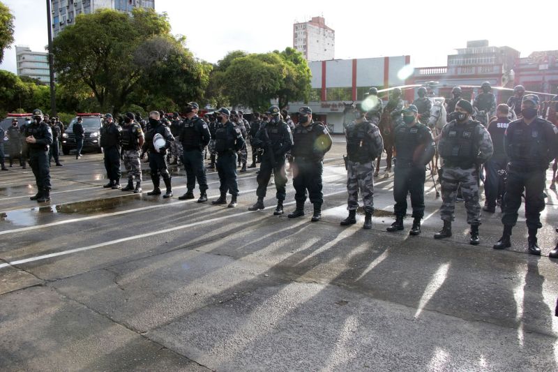 BelÃ©m, ParÃ¡, Brasil. OPERAÃ‡ÃƒO SEGURANÃ‡A, PraÃ§a da Bandeira - 19/06/2020. Foto: Ricardo AmanajÃ¡s / Ag ParÃ¡. <div class='credito_fotos'>Foto: Ricardo Amanajás / Ag. Pará   |   <a href='/midias/2020/originais/6464_b494987f-d1bb-2898-76b8-e4b8df329c53.jpg' download><i class='fa-solid fa-download'></i> Download</a></div>