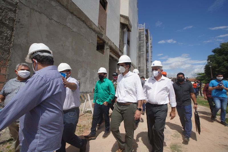 Governador acompanha obras do hospital materno infantil de Santarém <div class='credito_fotos'>Foto: Marco Santos / Ag. Pará | <a href='/midias/2020/originais/6477_20070512-a17a-c3e4-69c4-a36762776044.jpg' download><i class='fa-solid fa-download'></i> Download</a></div>