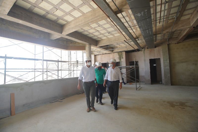 Governador acompanha obras do hospital materno infantil de Santarém <div class='credito_fotos'>Foto: Marco Santos / Ag. Pará | <a href='/midias/2020/originais/6477_a17798ad-c35a-4470-a015-f6ab8e65d0ac.jpg' download><i class='fa-solid fa-download'></i> Download</a></div>