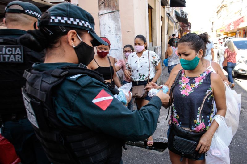 BelÃ©m, ParÃ¡, Brasil. ENTREGA MASCARAS PM, 2Â° BatalhÃ£o de PolÃ­cia Militar - 24/06/2020. Foto: Ricardo AmanajÃ¡s / Ag ParÃ¡. <div class='credito_fotos'>Foto: Ricardo Amanajás / Ag. Pará   |   <a href='/midias/2020/originais/6488_519fcc45-f98e-6e7b-c736-17cc7206f229.jpg' download><i class='fa-solid fa-download'></i> Download</a></div>