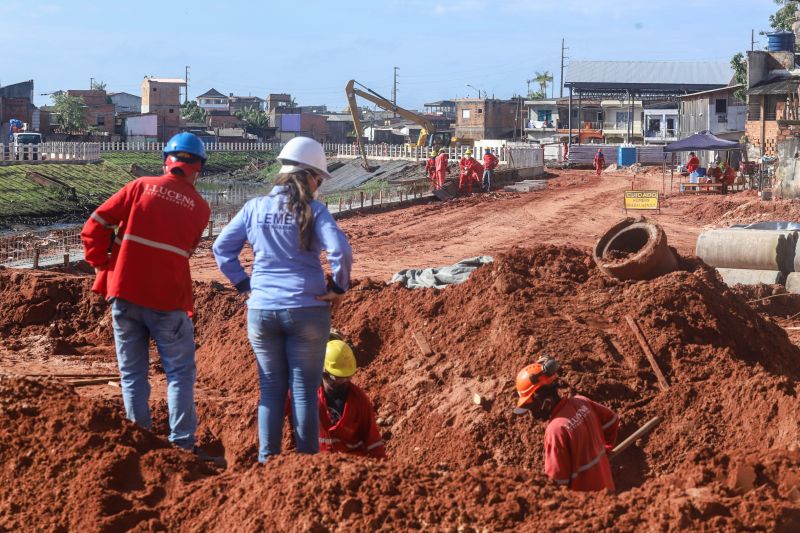 Moradores acompanham os avanços na macrodrenagem da Bacia do Tucunduba <div class='credito_fotos'>Foto: Marco Santos / Ag. Pará | <a href='/midias/2020/originais/6493_0d60acc9-ffe0-d9d7-9174-8d025df7c9b2.jpg' download><i class='fa-solid fa-download'></i> Download</a></div>