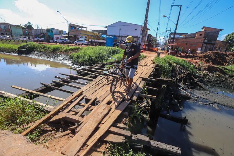 Moradores acompanham os avanços na macrodrenagem da Bacia do Tucunduba <div class='credito_fotos'>Foto: Marco Santos / Ag. Pará | <a href='/midias/2020/originais/6493_2e42c0e6-ee1d-c4c5-d8fc-ba69ba26b6d8.jpg' download><i class='fa-solid fa-download'></i> Download</a></div>