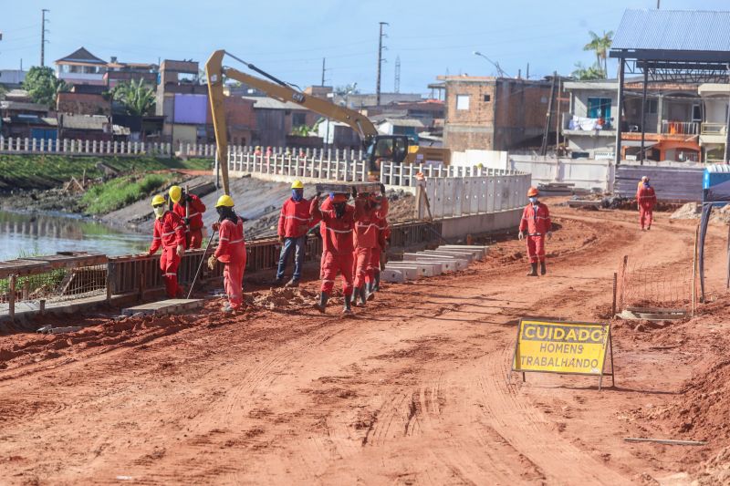 Moradores acompanham os avanços na macrodrenagem da Bacia do Tucunduba <div class='credito_fotos'>Foto: Marco Santos / Ag. Pará | <a href='/midias/2020/originais/6493_a0a1fb70-fe3d-4096-3de8-6852bad62a3d.jpg' download><i class='fa-solid fa-download'></i> Download</a></div>