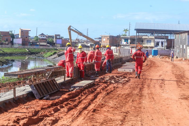 Moradores acompanham os avanços na macrodrenagem da Bacia do Tucunduba <div class='credito_fotos'>Foto: Marco Santos / Ag. Pará | <a href='/midias/2020/originais/6493_f7681c9f-233d-5db8-c9eb-a3888d9c5593.jpg' download><i class='fa-solid fa-download'></i> Download</a></div>