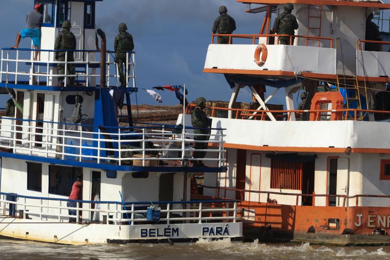 Cerca de mil toras de madeira sem comprovação de origem foram entregues pela Marinha do Brasil à Secretaria de Estado de Meio Ambiente e Sustentabilidade (Semas), na ilha de Outeiro, neste sábado (27). <div class='credito_fotos'>Foto: Jader Paes / Agência Pará   |   <a href='/midias/2020/originais/6501_af8ad24e-40ef-67f2-968e-920db0dc7f03.jpg' download><i class='fa-solid fa-download'></i> Download</a></div>