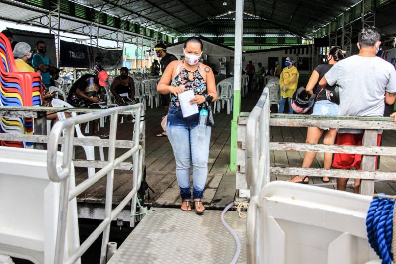 Em Óbidos aproximadamente 200 pessoas foram atendidas pela Poli Itinerante <div class='credito_fotos'>Foto: Ronilma Santos / SRGBA   |   <a href='/midias/2020/originais/6502_96074775-b181-3077-f0a9-02cc36760090.jpg' download><i class='fa-solid fa-download'></i> Download</a></div>