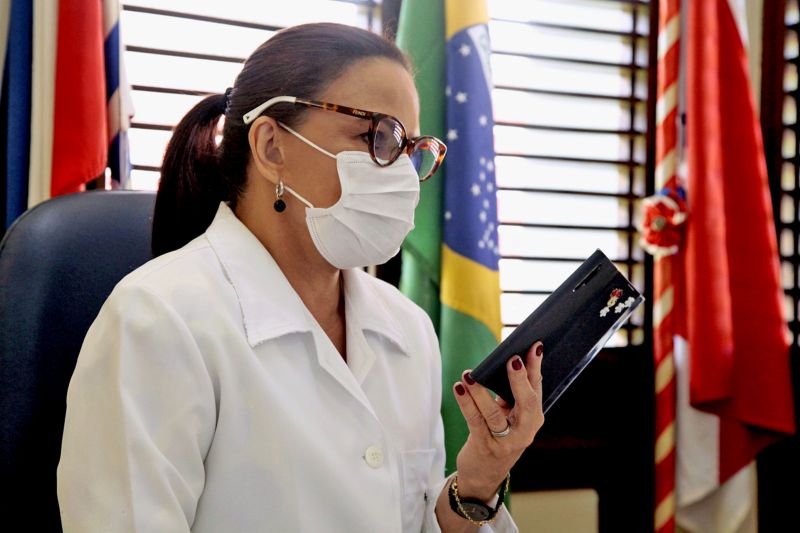 Belém, Pará, Brasil. TELEATENDIMENTO UEPA - Vera Palácios, médica que faz o teleatendimento - 29/06/2020. Foto: Ricardo Amanajás / Ag Pará. <div class='credito_fotos'>Foto: Ricardo Amanajás / Ag. Pará | <a href='/midias/2020/originais/6508_5e944bc7-bb91-a861-1d1d-9379bbb82fb0.jpg' download><i class='fa-solid fa-download'></i> Download</a></div>