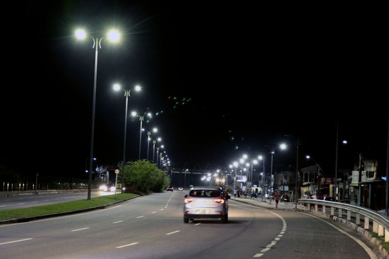 Belém, Pará, Brasil. ILUMINAÇÃO JOÃO PAULO II - 01/07/2020. Foto: Ricardo Amanajás / Agência Pará. <div class='credito_fotos'>Foto: Ricardo Amanajás / Ag. Pará | <a href='/midias/2020/originais/6520_0e9fd3d2-0961-9dbb-54ae-973e18f1c771.jpg' download><i class='fa-solid fa-download'></i> Download</a></div>