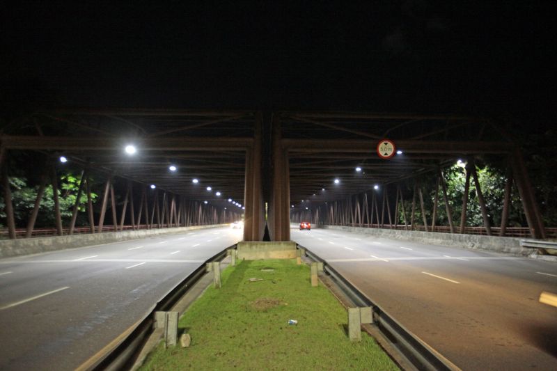 Belém, Pará, Brasil. ILUMINAÇÃO JOÃO PAULO II - 01/07/2020. Foto: Ricardo Amanajás / Agência Pará. <div class='credito_fotos'>Foto: Ricardo Amanajás / Ag. Pará | <a href='/midias/2020/originais/6520_779f3f9b-a8a1-64e9-24b7-2b32151034b4.jpg' download><i class='fa-solid fa-download'></i> Download</a></div>