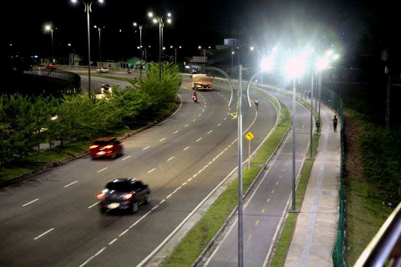 Belém, Pará, Brasil. ILUMINAÇÃO JOÃO PAULO II - 01/07/2020. Foto: Ricardo Amanajás / Agência Pará. <div class='credito_fotos'>Foto: Ricardo Amanajás / Ag. Pará | <a href='/midias/2020/originais/6520_c8e21c19-af11-2f06-aec2-1bd28346fe3c.jpg' download><i class='fa-solid fa-download'></i> Download</a></div>