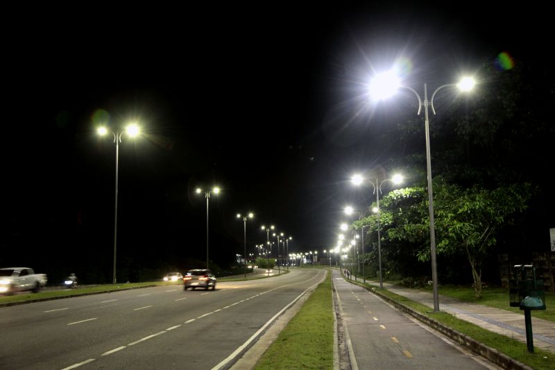 Belém, Pará, Brasil. ILUMINAÇÃO JOÃO PAULO II - 01/07/2020. Foto: Ricardo Amanajás / Agência Pará. <div class='credito_fotos'>Foto: Ricardo Amanajás / Ag. Pará | <a href='/midias/2020/originais/6520_f1351152-9f19-0f36-6ef9-4b8c103724d6.jpg' download><i class='fa-solid fa-download'></i> Download</a></div>