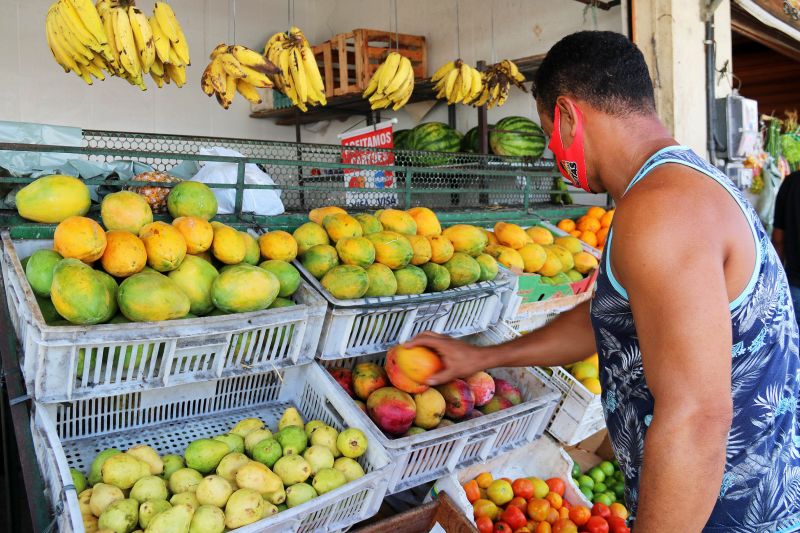 Central de Abastecimento do Pará projeta aumento nas vendas de frutas 


Frutas VerÃ£o - Ceasa e feira da 25 <div class='credito_fotos'>Foto: Bruno Cecim / Ag.Pará   |   <a href='/midias/2020/originais/6535_37e21e9f-e80a-4b51-462a-76db96cd7bee.jpg' download><i class='fa-solid fa-download'></i> Download</a></div>