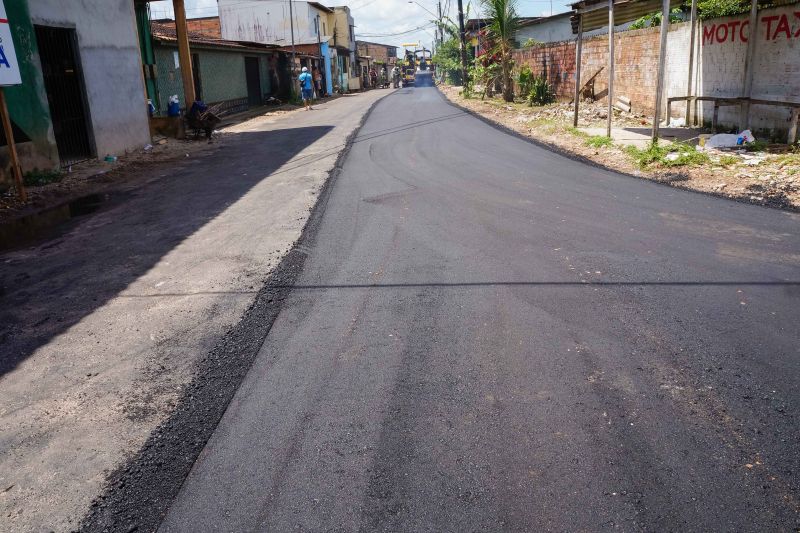 Belém 06 de julho de 2020, asfalto por todo Pará chegou na Passagem BrasÃlia, bairro Icoaraci <div class='credito_fotos'>Foto: Alex Ribeiro / Ag. Pará | <a href='/midias/2020/originais/6538_57f315cf-3dba-e991-2075-8ee874f1677c.jpg' download><i class='fa-solid fa-download'></i> Download</a></div>