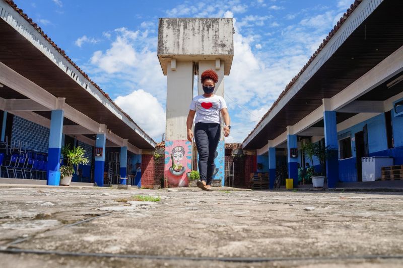 Belém 08 de julho de 2020, no dia 11 de julhoserá comemorado o 1º ano entra das açãos sociais do Ter Paz na Cabanagem.Sabrina santana Ex Aluna da Escola José Valente Ribeiro. <div class='credito_fotos'>Foto: Alex Ribeiro / Ag. Pará | <a href='/midias/2020/originais/6541_47bfab0f-a25f-938e-6223-df148fbff932.jpg' download><i class='fa-solid fa-download'></i> Download</a></div>