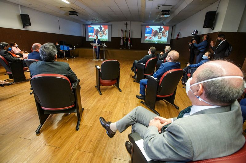 Governador Helder Barbalho entrega Balanço Geral do Estado 2019 ao Tribunal de Contas <div class='credito_fotos'>Foto: Marco Santos / Ag. Pará   |   <a href='/midias/2020/originais/6543_19d7a5f0-5cac-56ca-ccef-110767be4887.jpg' download><i class='fa-solid fa-download'></i> Download</a></div>