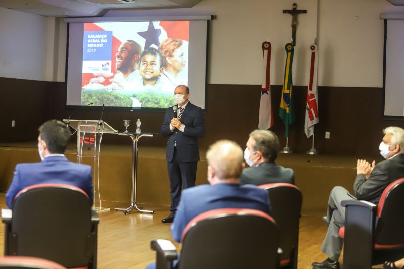 Governador Helder Barbalho entrega Balanço Geral do Estado 2019 ao Tribunal de Contas <div class='credito_fotos'>Foto: Marco Santos / Ag. Pará | <a href='/midias/2020/originais/6543_3198a15c-6e21-608a-b7ec-cf2622881e67.jpg' download><i class='fa-solid fa-download'></i> Download</a></div>