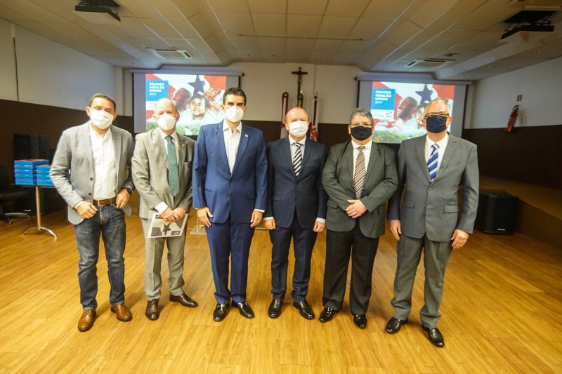 Governador Helder Barbalho entrega Balanço Geral do Estado 2019 ao Tribunal de Contas <div class='credito_fotos'>Foto: Marco Santos / Ag. Pará | <a href='/midias/2020/originais/6543_9f701f3b-475a-24ce-746c-b3d2d476a780.jpg' download><i class='fa-solid fa-download'></i> Download</a></div>