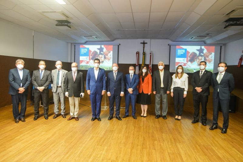 Governador Helder Barbalho entrega Balanço Geral do Estado 2019 ao Tribunal de Contas <div class='credito_fotos'>Foto: Marco Santos / Ag. Pará   |   <a href='/midias/2020/originais/6543_d273af45-046f-4927-c493-cf9bebe74305.jpg' download><i class='fa-solid fa-download'></i> Download</a></div>