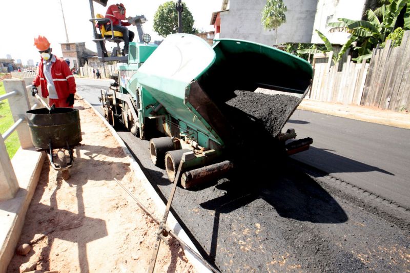 Belém, Pará, Brasil. OBRAS TUCUNDUBA - AV TUCUNDUBA ENTRE MUN DURUCUS E NOSSA SENHORA DAS GRAÇAS - 16/07/2020. Foto: Ricardo Amanajas / Diário do Pará. <div class='credito_fotos'>Foto: Ricardo Amanajás / Ag. Pará | <a href='/midias/2020/originais/6564_12c01334-3b27-7ba6-8239-c2596b0e770c.jpg' download><i class='fa-solid fa-download'></i> Download</a></div>