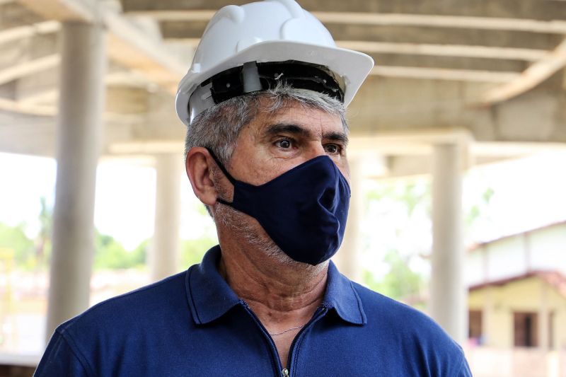 Visita do governador nas Obras da Casa de Cultura de Salinópolis - Foto Bruno Cecim <div class='credito_fotos'>Foto: Bruno Cecim / Ag.Pará | <a href='/midias/2020/originais/6601_37c3f0a6-2297-509b-c139-af5e0aec2608.jpg' download><i class='fa-solid fa-download'></i> Download</a></div>
