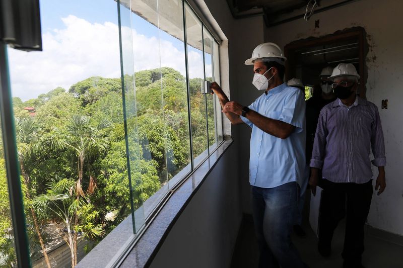 Visita do governador nas Obras da Casa de Cultura de Salinópolis - Foto Bruno Cecim <div class='credito_fotos'>Foto: Bruno Cecim / Ag.Pará | <a href='/midias/2020/originais/6601_3915687c-a73a-0edf-c815-08458755f5c1.jpg' download><i class='fa-solid fa-download'></i> Download</a></div>