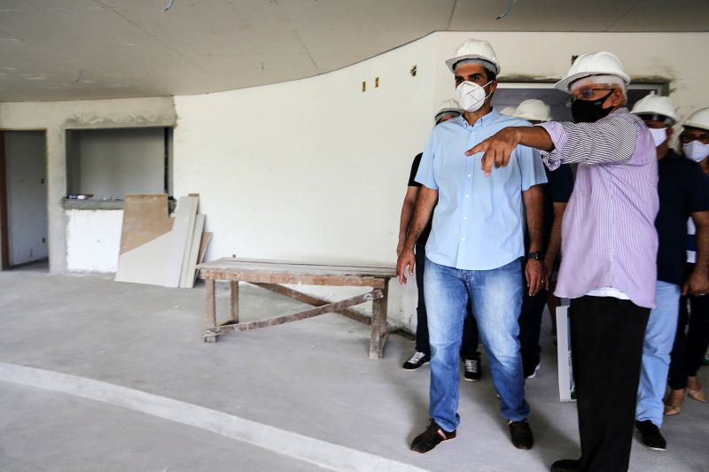 Visita do governador nas Obras da Casa de Cultura de Salinópolis - Foto Bruno Cecim <div class='credito_fotos'>Foto: Bruno Cecim / Ag.Pará | <a href='/midias/2020/originais/6601_49d2e181-c64b-c1b2-2935-1940b5e893d6.jpg' download><i class='fa-solid fa-download'></i> Download</a></div>